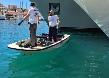 FOTOGALERIJA Iz mora na trogirskoj rivi smeće napunilo vreće