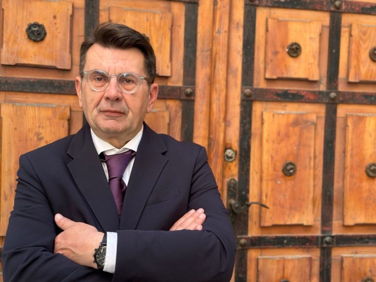 “Vladali su, vladaju, e neće više. Obećavam! Nama je dosta jedne te iste familije, a Vama?“