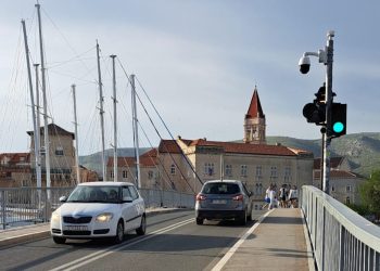 Trogirski izbori: Počeo lov na politički neutralne birače