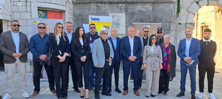 FOTO Rilje najavio: “Podići ćemo plaće u gradskoj upravi”