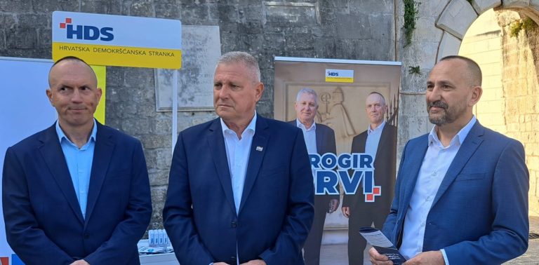 FOTO Rilje najavio: “Podići ćemo plaće u gradskoj upravi”