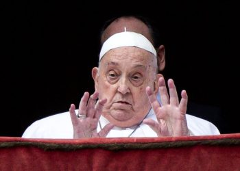 S balkona bazilike svetog Petra papa Franjo svima poželio “sretan Uskrs”