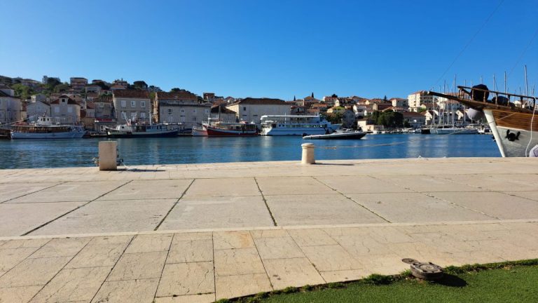 Na našem području umjerena bura, podno Velebita nešto jača