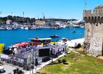 Košarkaši okupirali rivu, igra se basket tri na tri