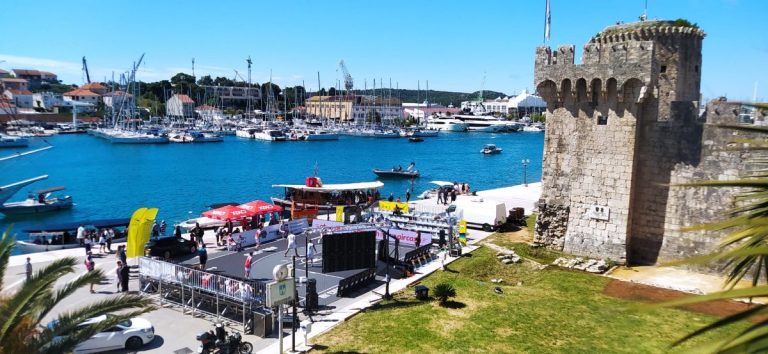 Košarkaši okupirali rivu, igra se basket tri na tri