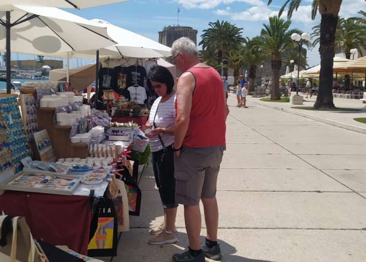 FOTOGALERIJA ‘Samo hrvatsko’ na trogirskoj Rivi, traje Braniteljski sajam
