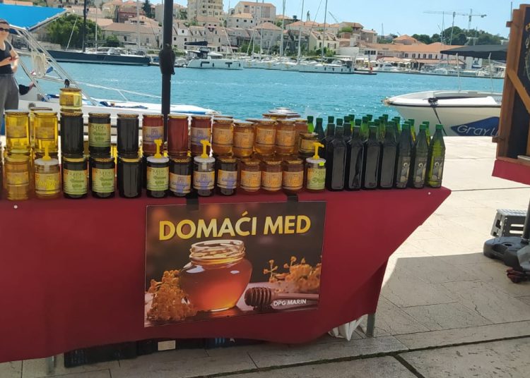 FOTOGALERIJA ‘Samo hrvatsko’ na trogirskoj Rivi, traje Braniteljski sajam