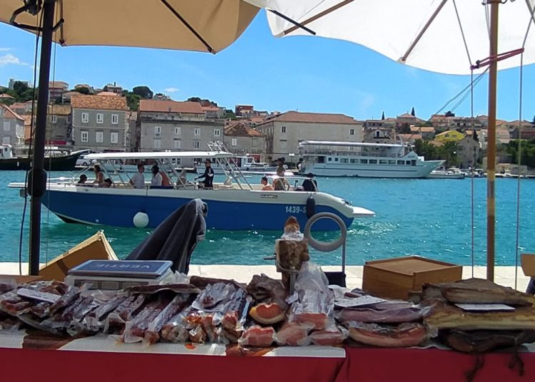 FOTOGALERIJA ‘Samo hrvatsko’ na trogirskoj Rivi, traje Braniteljski sajam