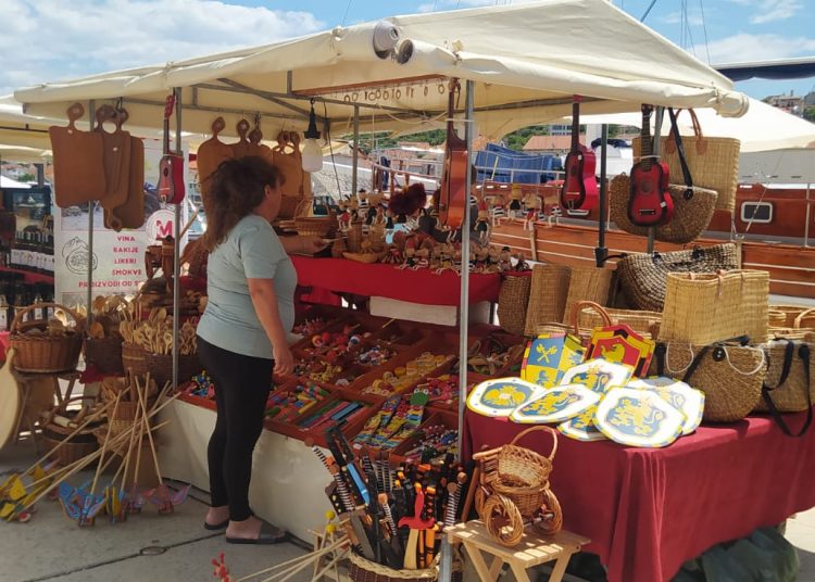 FOTOGALERIJA ‘Samo hrvatsko’ na trogirskoj Rivi, traje Braniteljski sajam