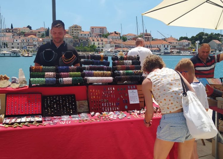 FOTOGALERIJA ‘Samo hrvatsko’ na trogirskoj Rivi, traje Braniteljski sajam