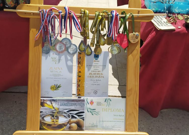 FOTOGALERIJA ‘Samo hrvatsko’ na trogirskoj Rivi, traje Braniteljski sajam