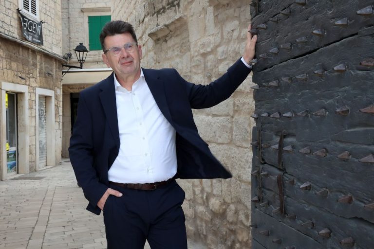 Buble: “Ovo su izbori između stagnacije i razvoja, Trogir mora postati grad kojemu se vraćaš, a ne odlaziš”