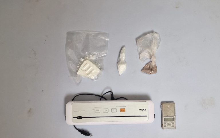 Priveden 33-godišnjak koji je preprodavao drogu, nađeno mu oko 200 g kokaina i heroina