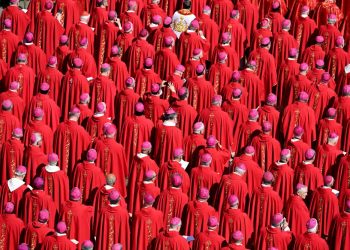 Pred kardinalima je drugi dan konklave i moguća četiri kruga glasanja