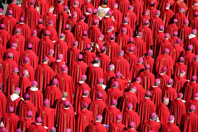 Pred kardinalima je drugi dan konklave i moguća četiri kruga glasanja