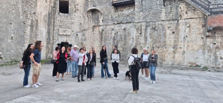 Sadržajna Noć tvrđava u Kamerlengu