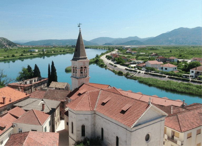 Alkoholizirani 73-godišnji vozač izazvao prometnu nesreću u Opuzenu, tri osobe smrtno stradale