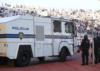 Lakše ozlijeđeno 16 policajaca nakon utakmice Hajduk – Dinamo