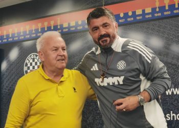 Splitski novinari darivali Gattusa na oproštaju od Hajduka kojemu u posljednjem kolu treba čudo za titulu