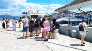 Tko tu koga: Trogir u svibnju pun turista iako se ne zna koliko ih točno bilo?!