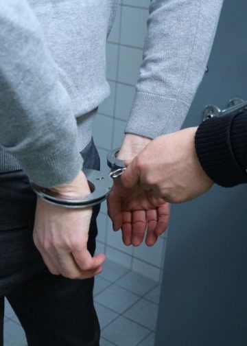 Trogir: Alkoholizirani 51-godišnjak koji je vikao i galamio u ugostiteljskom objektu, predan je u zatvor