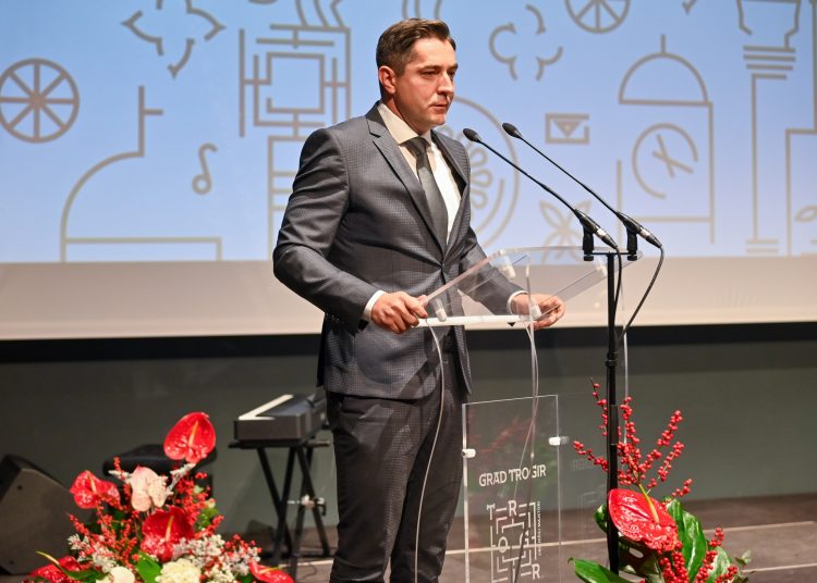 Svečanom sjednicom proslavljen Dan grada