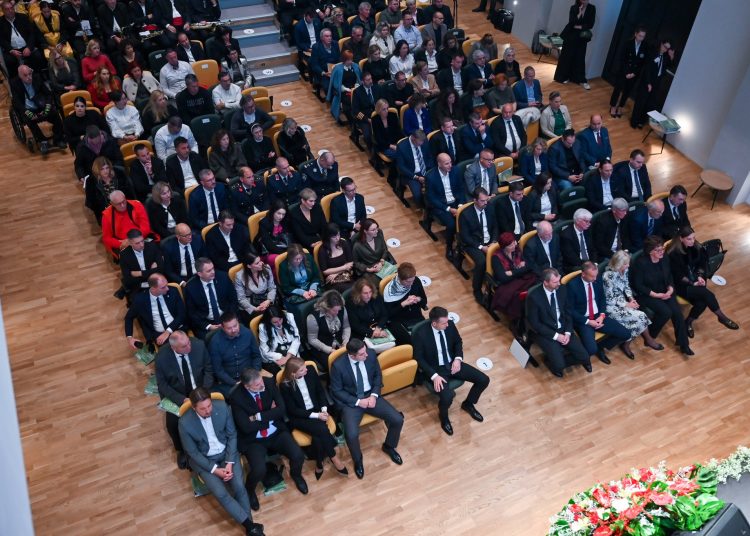 Svečanom sjednicom proslavljen Dan grada