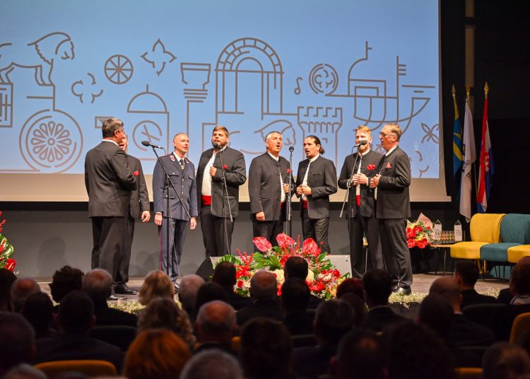 Svečanom sjednicom proslavljen Dan grada