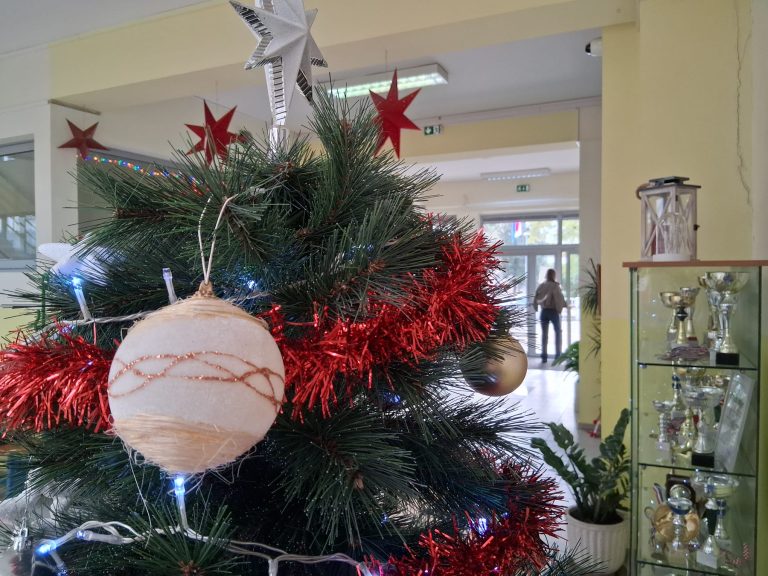 Božićni ugođaj u Srednjoj strukovnoj školi ‘Blaž Jurjev Trogiranin’