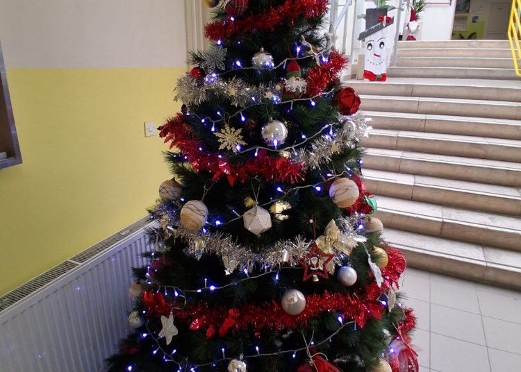 Božićni ugođaj u Srednjoj strukovnoj školi ‘Blaž Jurjev Trogiranin’