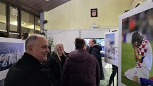 Svečano otvorena izložba o Domovinskom ratu i sportskoj fotografiji u Splitu