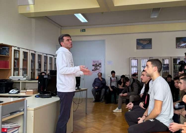 Duhovnost i glazba u Srednjoj strukovnoj školi: Don Antun Mate Antunović oduševio učenike