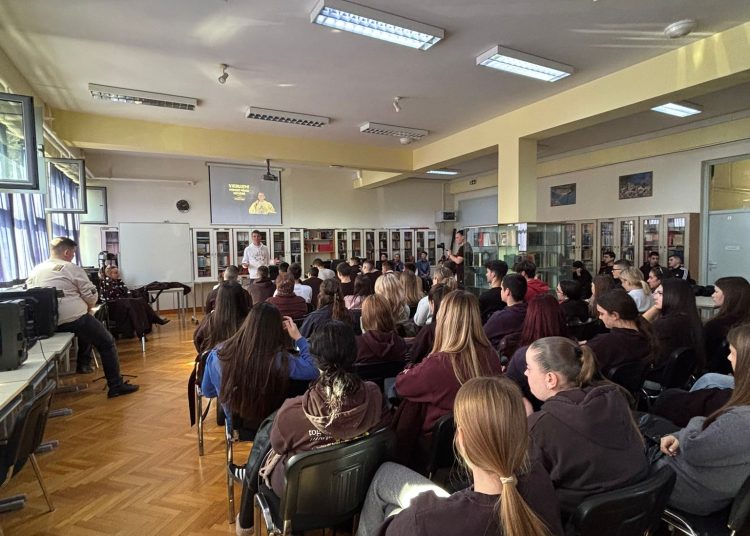 Duhovnost i glazba u Srednjoj strukovnoj školi: Don Antun Mate Antunović oduševio učenike