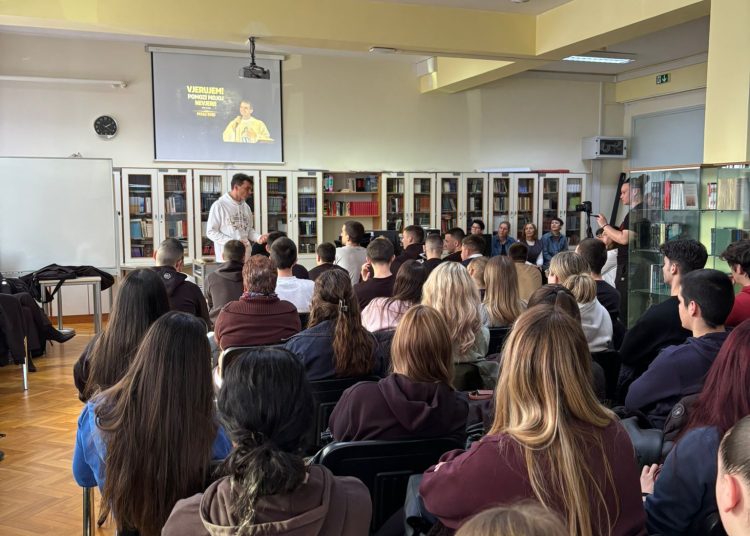 Duhovnost i glazba u Srednjoj strukovnoj školi: Don Antun Mate Antunović oduševio učenike