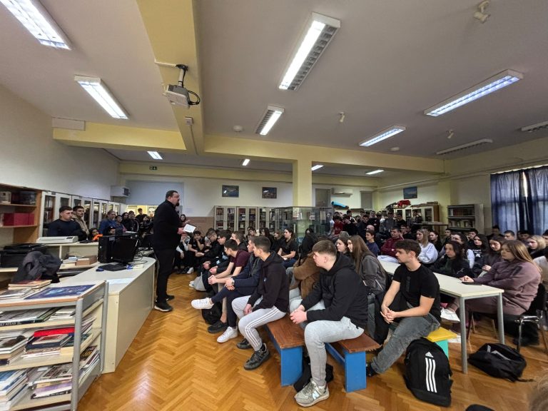 Don Roko Kaštelan održao vrlo važno predavanje u SSŠ “Blaž Jurjev Trogiranin”