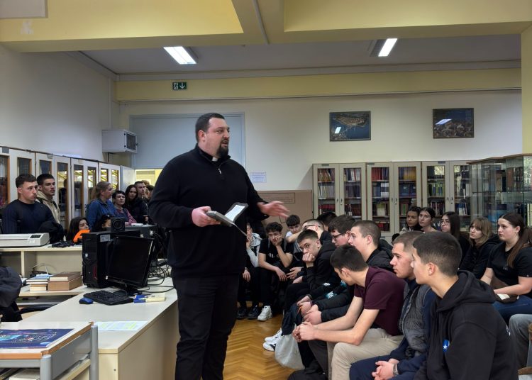 Don Roko Kaštelan održao vrlo važno predavanje u SSŠ “Blaž Jurjev Trogiranin”