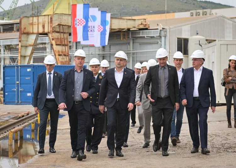 Ministar Anušić u Trogiru: Od radnog sastanka s gradskim odborom HDZ-a do modernizacije HRM-a