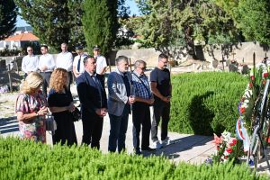 Trogirski HDZ položio vijence na gradskom groblju u povodu Dana državnosti