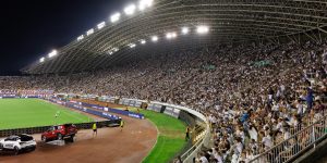 Spektakl na Poljudu, Bijeli nastavljaju europski put protiv Ajaxa